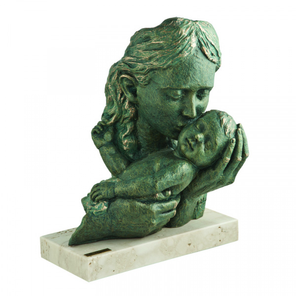 Скульптура "Мамина любовь"